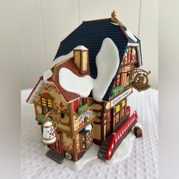 Department 56 “Altstadter Beerhouse” - Picture 2 of 7